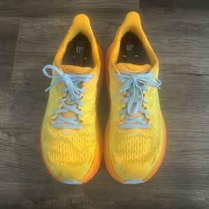 Men’s Hoka Clifton 8 size 9.5 wide
